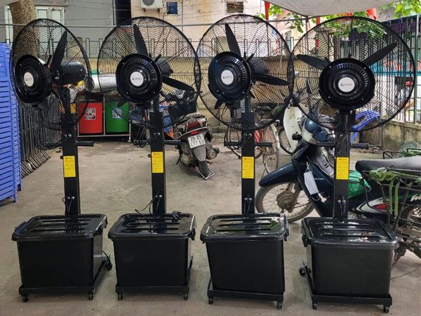 Quạt Đứng Phun Sương Mitsuta