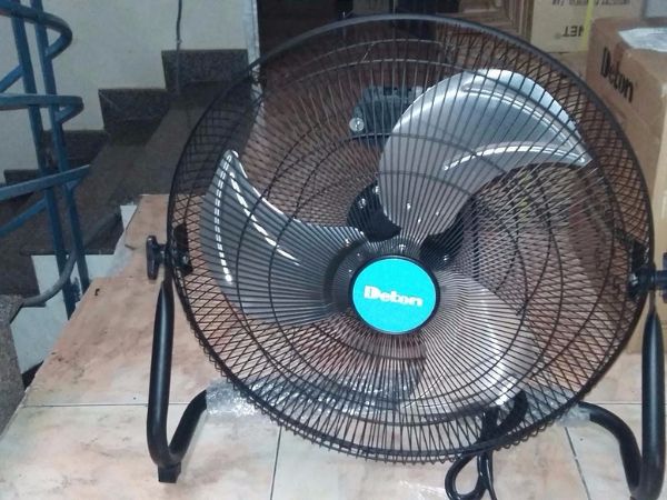 Hình ảnh thực tế của quạt sàn công nghiệp Deton FE-45T