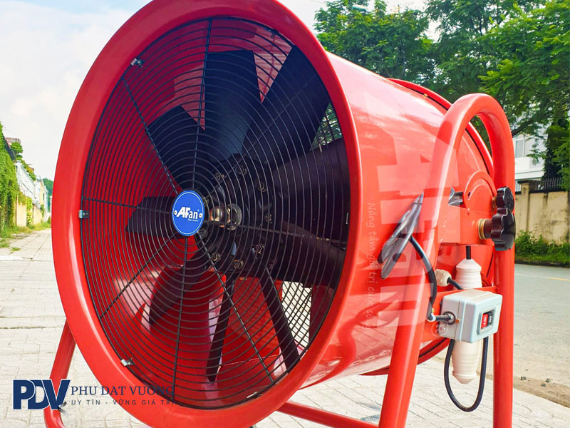 Huong-dan-chon-quat-hut-cong-nghiep-phu-hop-voi-nhu-cau-va-khong-gian-1-phudatvuong