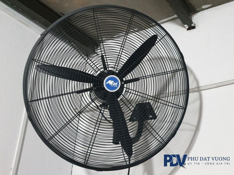 Huong-dan-su-dung-quat-cong-nghiep-tiet-kiem-an-toan-phudatvuong