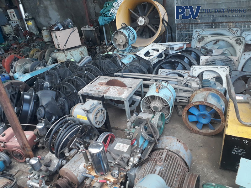 Cac-luu-y-quan-trong-khi-mua-quat-hut-cong-nghiep-nhat-bai-phudatvuong