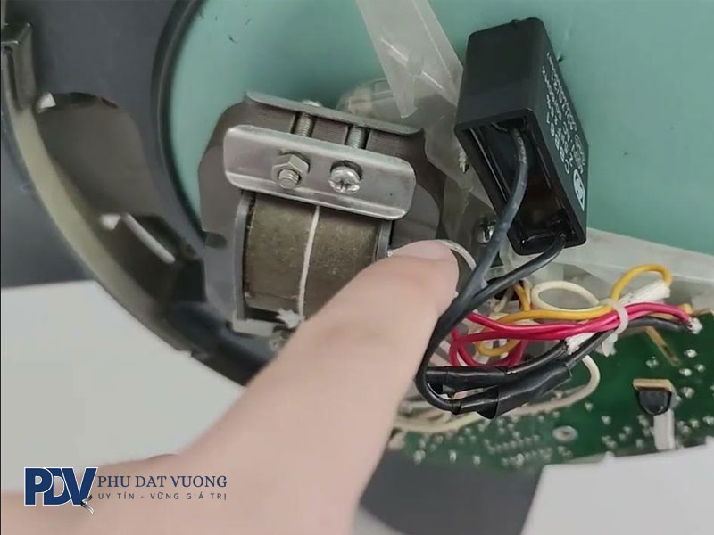 Cach-xu-ly-khi-quat-cong-nghiep-bi-chay-phudatvuong