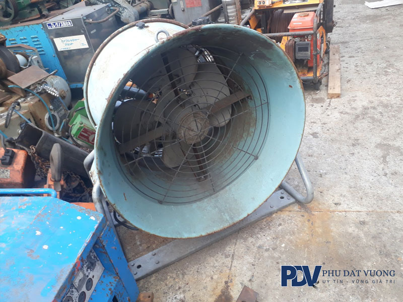 Thong-tin-ve-quat-hut-cong-nghiep-nhat-bai-phudatvuong